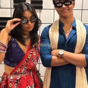 Iss Baar Tho Fielding Set Hai